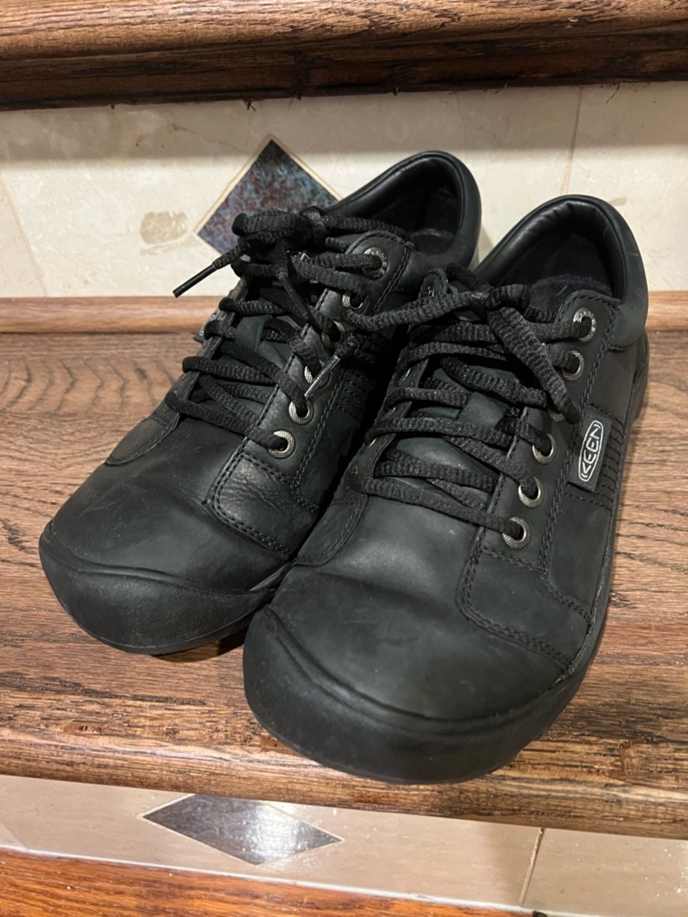 KEEN Men's Black Lace-Up Leather Sneakers